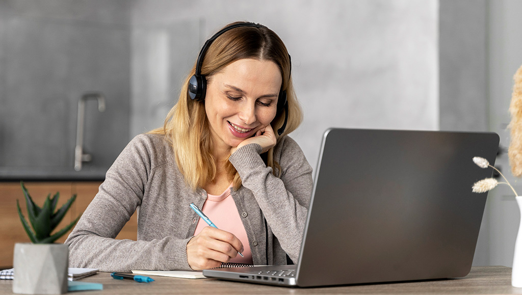 woman-working